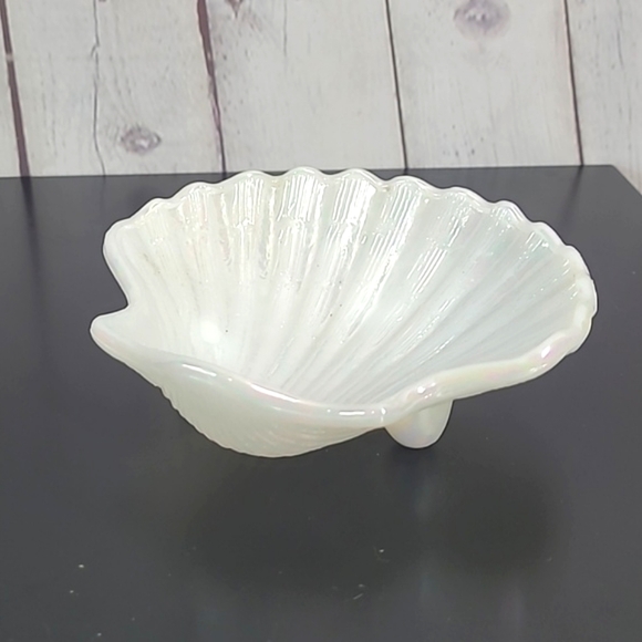 Vintage 90s Avon Glass Clamshell Seashell White Rainbow Iridescent Jewelry Dish - Picture 7 of 14